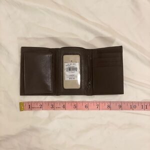 Wilson’s Leather tri-fold wallet